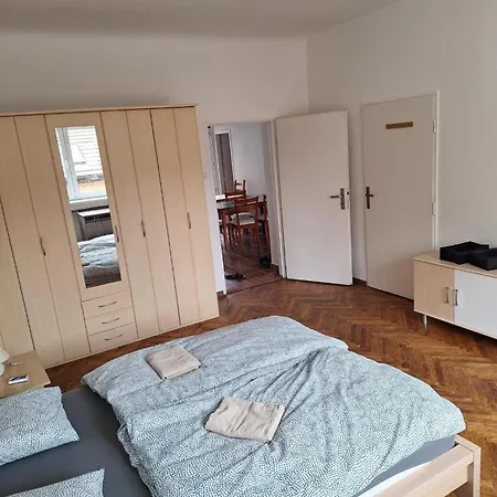 Large Flat With Two Bedrooms In The Old Town Апартаменты