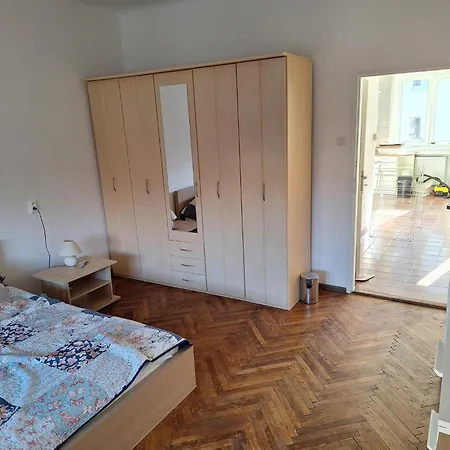Апартаменты Large Flat With Two Bedrooms In The Old Town *