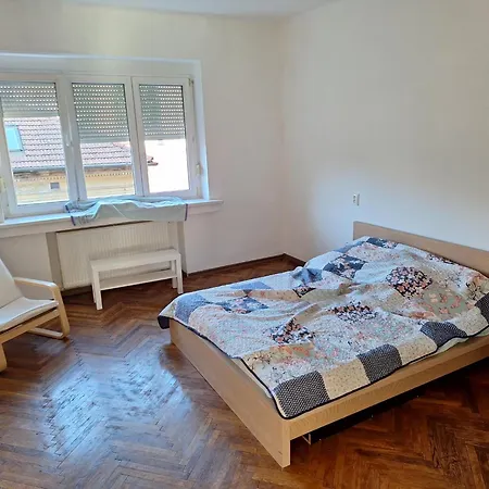 Large Flat With Two Bedrooms In The Old Town Апартаменты Братислава