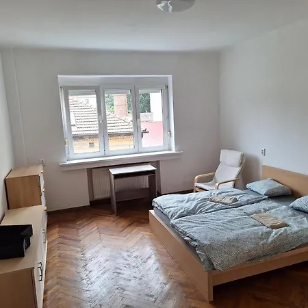 Апартаменты Large Flat With Two Bedrooms In The Old Town